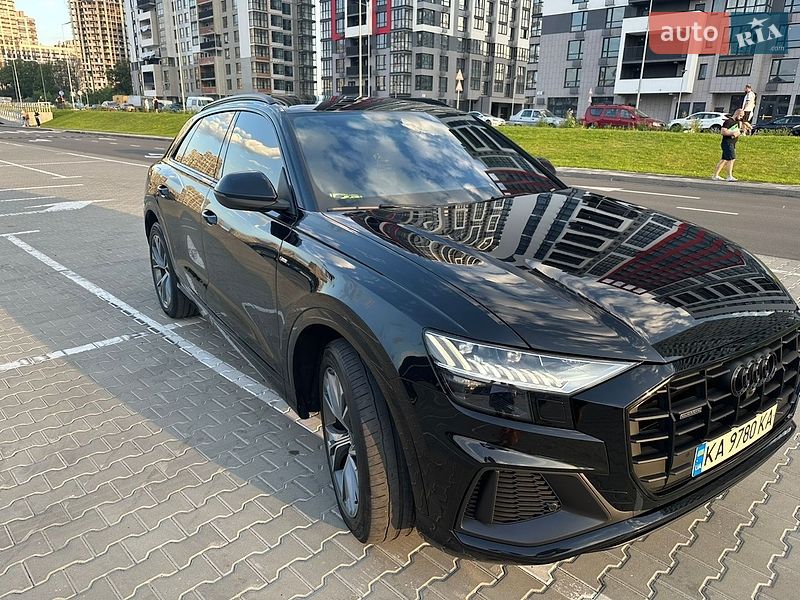 Audi Q8, photos from the listing