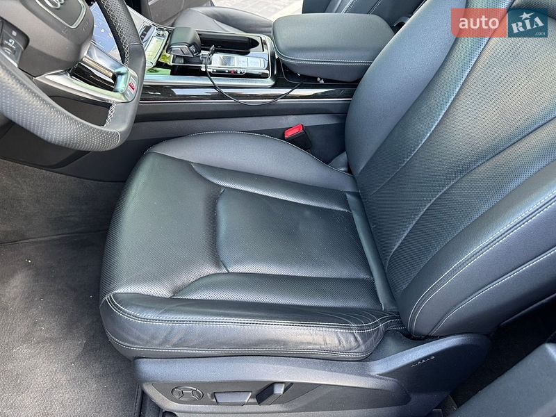 Внедорожник / Кроссовер Audi Q8 2019 в Ужгороде