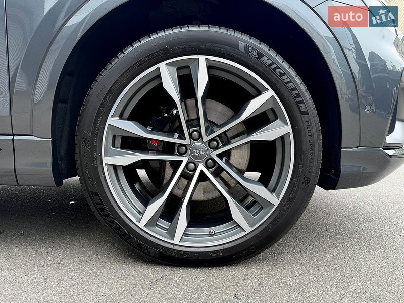 Внедорожник / Кроссовер Audi Q8 2023 в Киеве