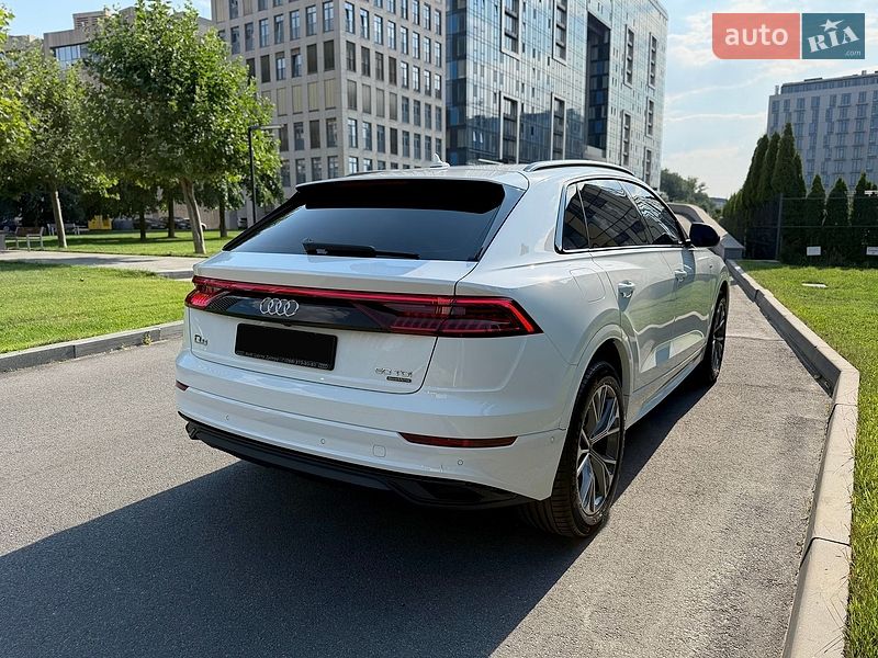 Внедорожник / Кроссовер Audi Q8 2021 в Днепре