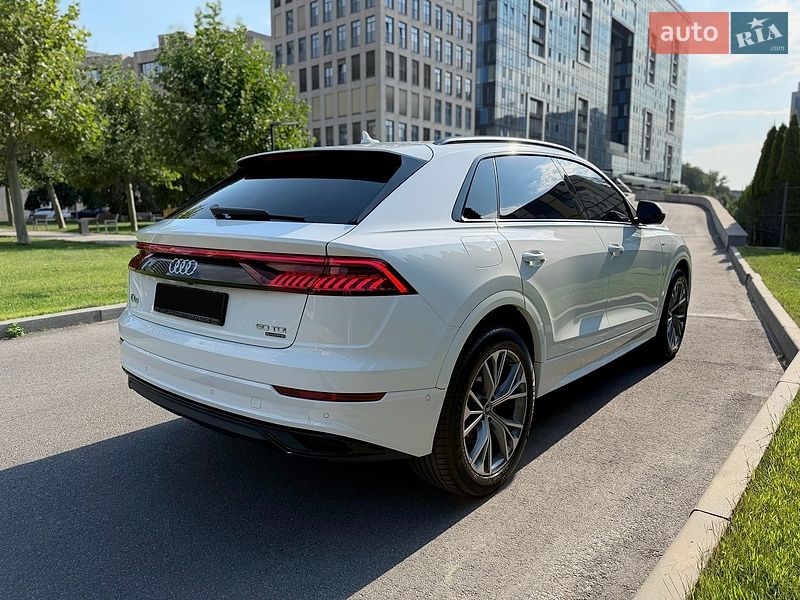 Внедорожник / Кроссовер Audi Q8 2021 в Днепре