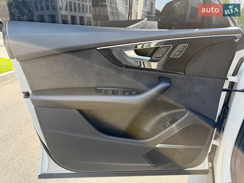 Внедорожник / Кроссовер Audi Q8 2021 в Днепре