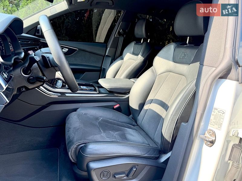 Внедорожник / Кроссовер Audi Q8 2021 в Днепре