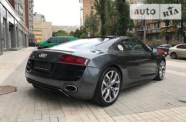 Купе Audi R8 2010 в 