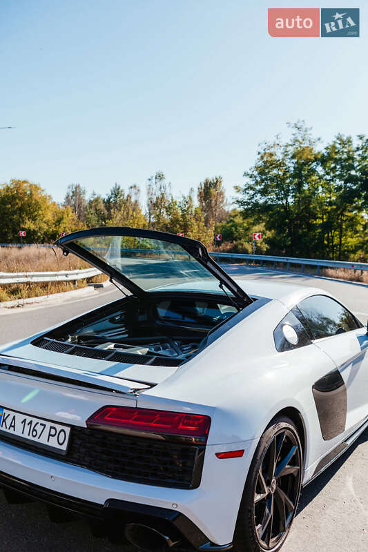 Купе Audi R8 2022 в Киеве