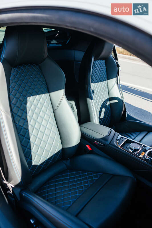 Купе Audi R8 2022 в Киеве