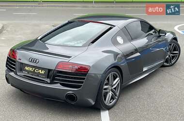 Купе Audi R8 2013 в  фото 8 Купе Audi R8 2013 в