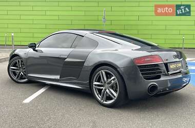 Купе Audi R8 2013 в  фото 18 Купе Audi R8 2013 в