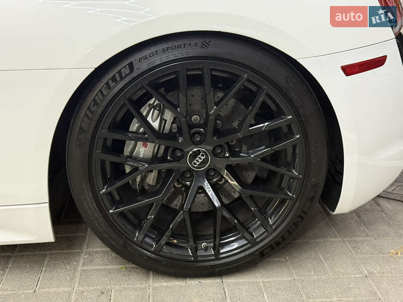 Родстер Audi R8 2017 в Києві фото 5 Родстер Audi R8 2017 в Києві