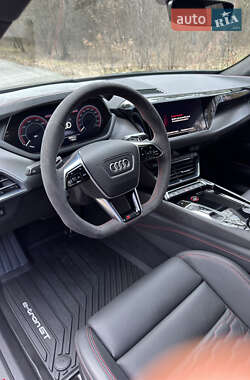 Купе Audi RS e-tron GT 2021 в 