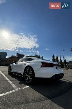 Купе Audi RS e-tron GT 2023 в 