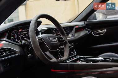 Купе Audi RS e-tron GT 2021 в 
