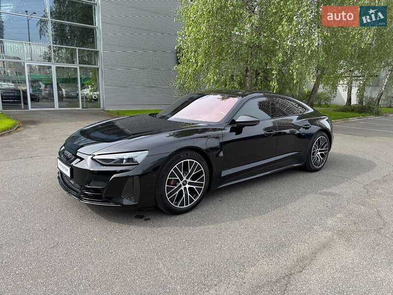Купе Audi RS e-tron GT 2021 в 