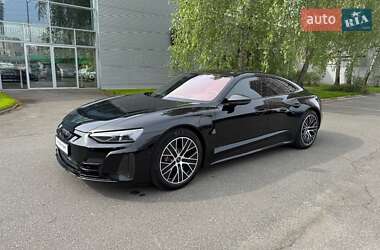 Купе Audi RS e-tron GT 2021 в 