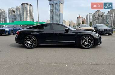 Купе Audi RS e-tron GT 2021 в 