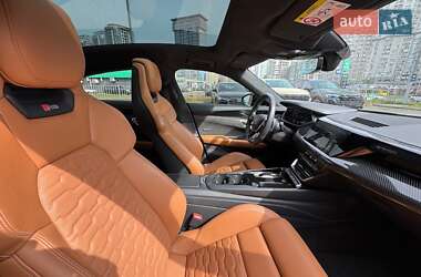 Купе Audi RS e-tron GT 2021 в 