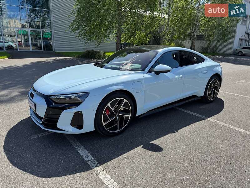 Купе Audi RS e-tron GT 2023 в 