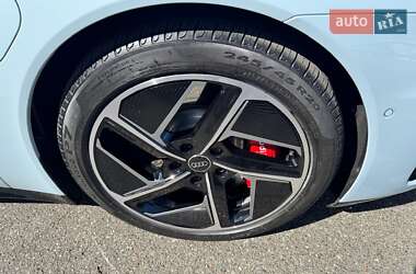 Купе Audi RS e-tron GT 2023 в 
