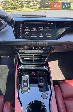 Купе Audi RS e-tron GT 2023 в 