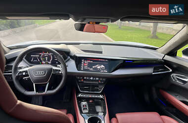 Купе Audi RS e-tron GT 2022 в 