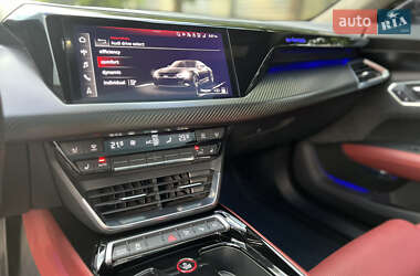 Купе Audi RS e-tron GT 2022 в 