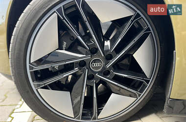 Купе Audi RS e-tron GT 2021 в 