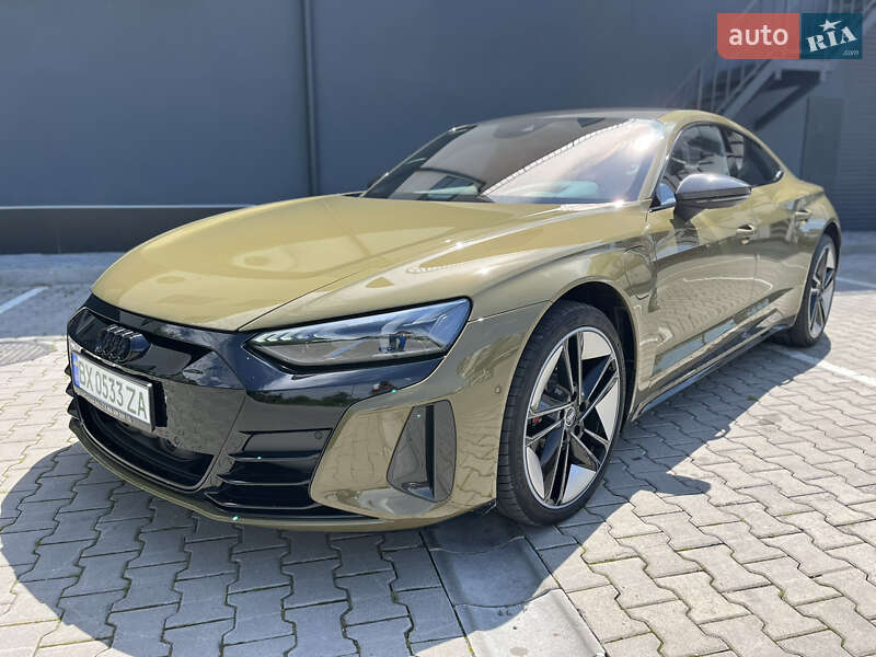 Купе Audi RS e-tron GT 2021 в 