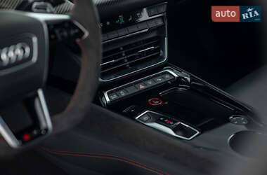 Лифтбек Audi RS e-tron GT 2022 в 