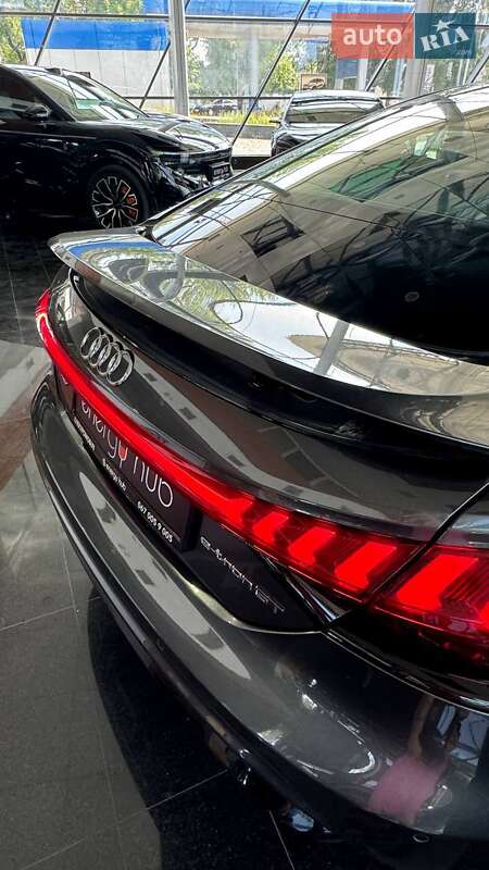 Купе Audi RS e-tron GT 2023 в Днепре