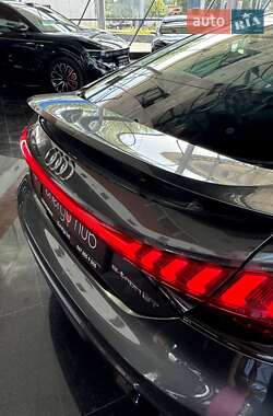 Купе Audi RS e-tron GT 2023 в 