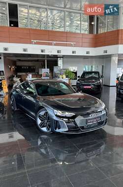 Купе Audi RS e-tron GT 2023 в 
