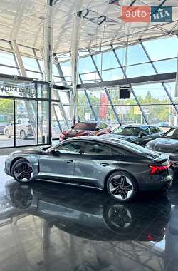 Купе Audi RS e-tron GT 2023 в 