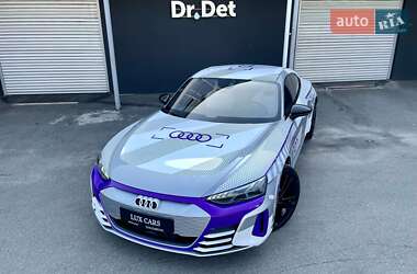 Купе Audi RS e-tron GT 2024 в 