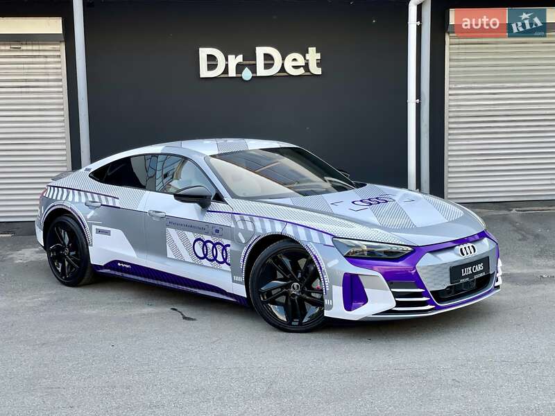 Купе Audi RS e-tron GT 2024 в 