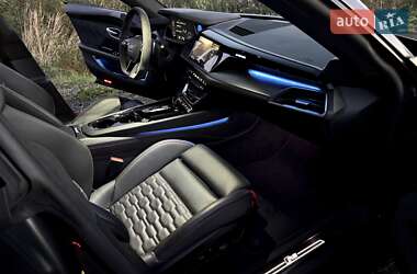 Купе Audi RS e-tron GT 2021 в 