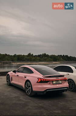 Купе Audi RS e-tron GT 2022 в 