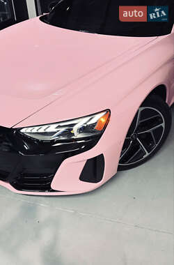 Купе Audi RS e-tron GT 2022 в 