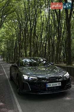 Купе Audi RS e-tron GT 2021 в 