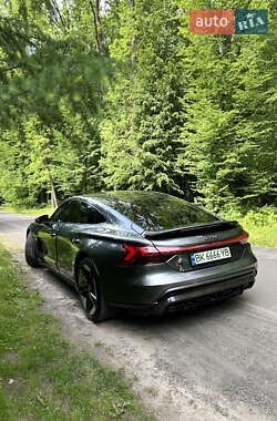 Купе Audi RS e-tron GT 2021 в 