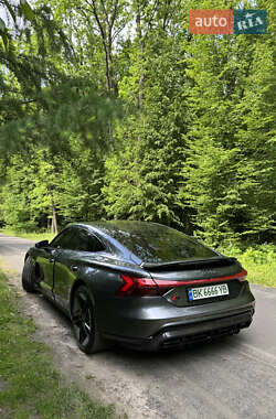 Купе Audi RS e-tron GT 2021 в 