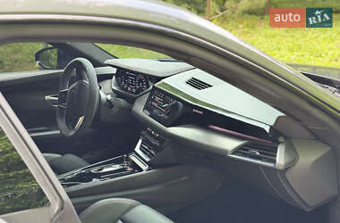 Купе Audi RS e-tron GT 2021 в 