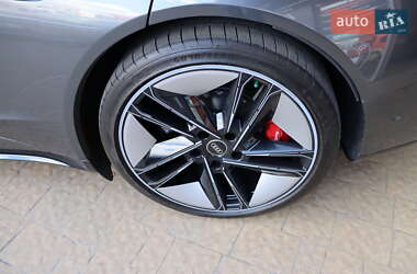 Купе Audi RS e-tron GT 2022 в 