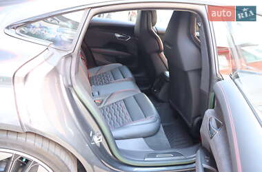 Купе Audi RS e-tron GT 2022 в 
