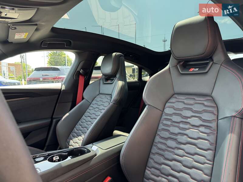 Купе Audi RS e-tron GT 2022 в Черновцах