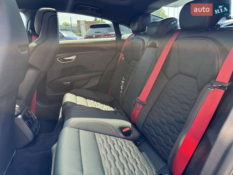 Купе Audi RS e-tron GT 2022 в Черновцах