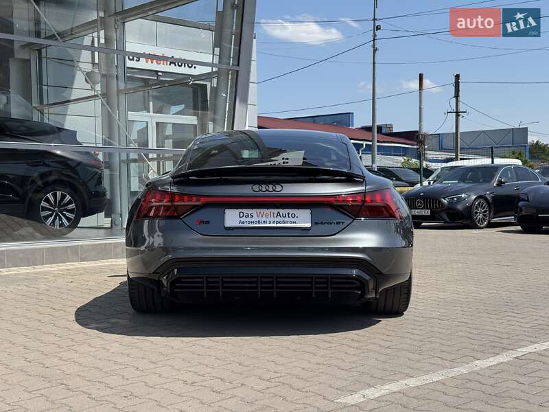 Купе Audi RS e-tron GT 2022 в Черновцах