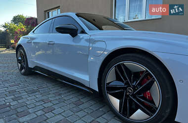 Купе Audi RS e-tron GT 2021 в 