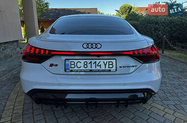 Купе Audi RS e-tron GT 2021 в 