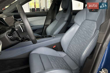 Купе Audi RS e-tron GT 2023 в 