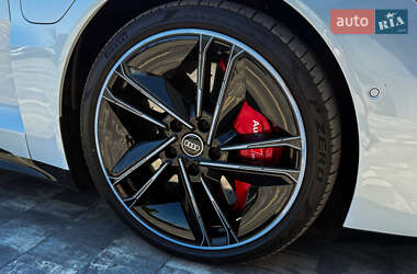 Купе Audi RS e-tron GT 2022 в 